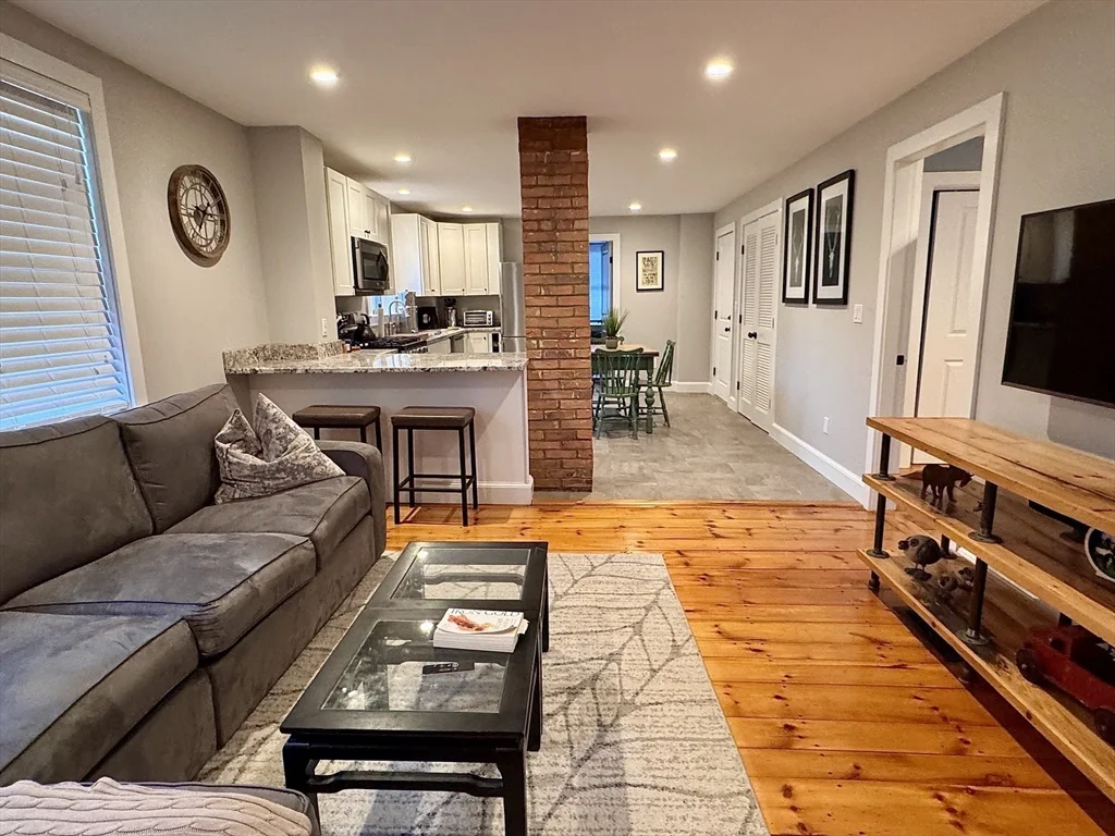 2 bed, 1 bath apartment for rent at 7 Hardy St Unit 1, Beverly — photo 4 of 24