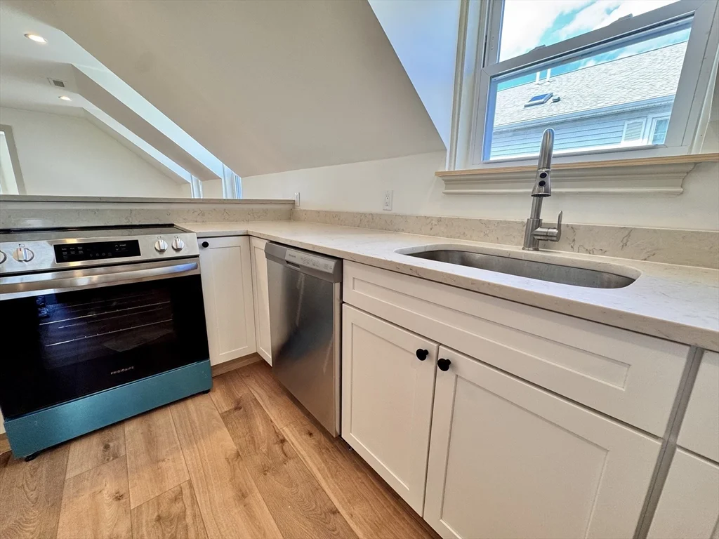 2 bed, 1 bath apartment for rent at 7 Hardy St Unit 2, Beverly — photo 9 of 27