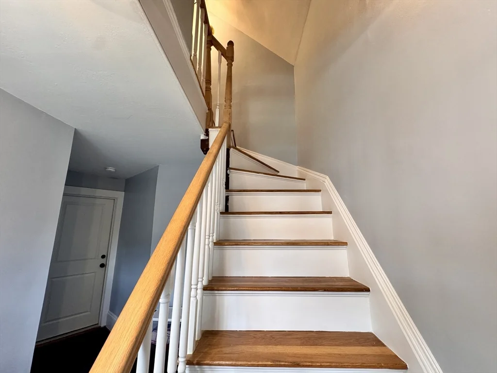 2 bed, 1 bath apartment for rent at 7 Hardy St Unit 2, Beverly — photo 2 of 27