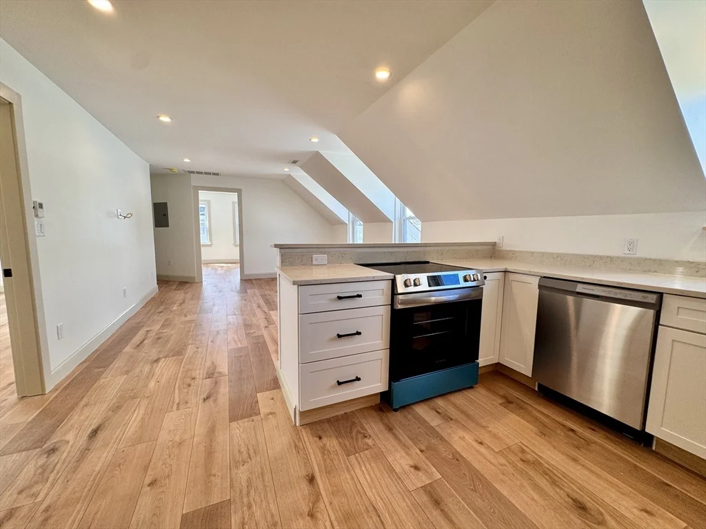 2 bed, 1 bath apartment for rent at 7 Hardy St Unit 2, Beverly — photo 8 of 27
