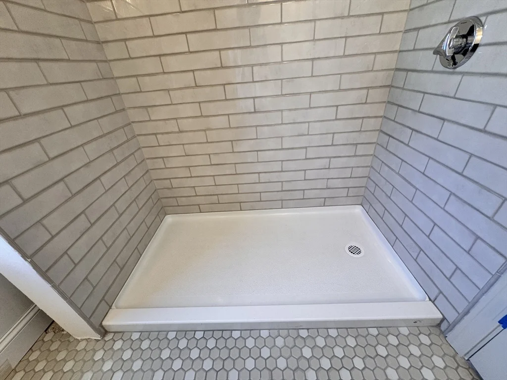 2 bed, 1 bath apartment for rent at 7 Hardy St Unit 2, Beverly — photo 21 of 27