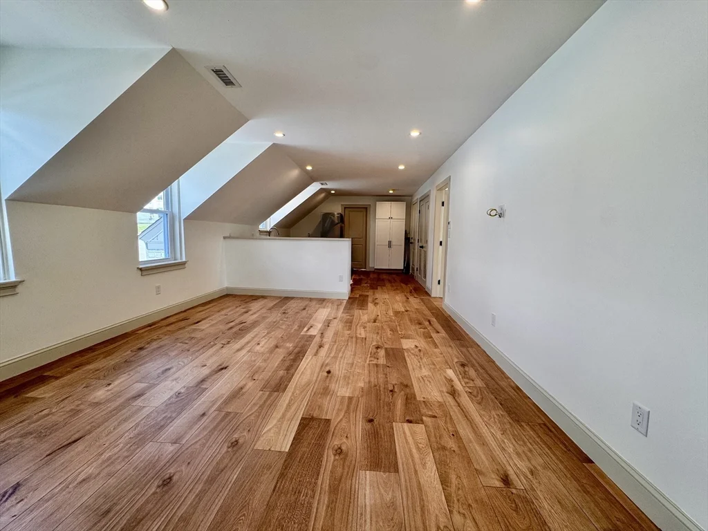 2 bed, 1 bath apartment for rent at 7 Hardy St Unit 2, Beverly — photo 3 of 27
