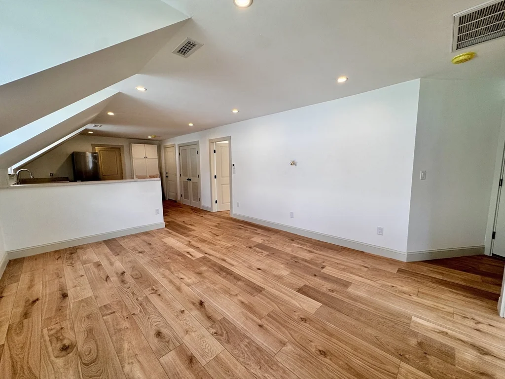 2 bed, 1 bath apartment for rent at 7 Hardy St Unit 2, Beverly — photo 4 of 27