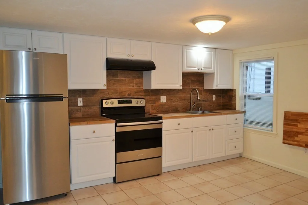 2 bed, 1 bath apartment for rent at 7 Harris St Unit 1R, Salem — photo 3 of 11