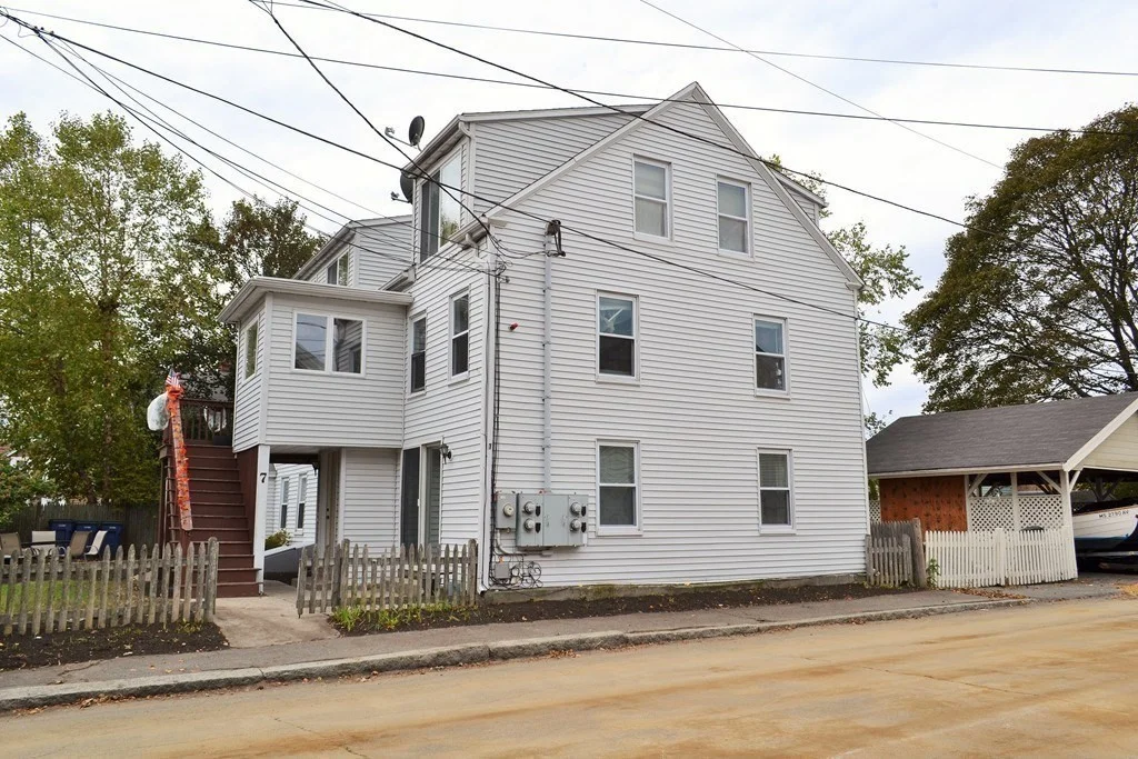 2 bed, 1 bath apartment for rent at 7 Harris St Unit 1R, Salem