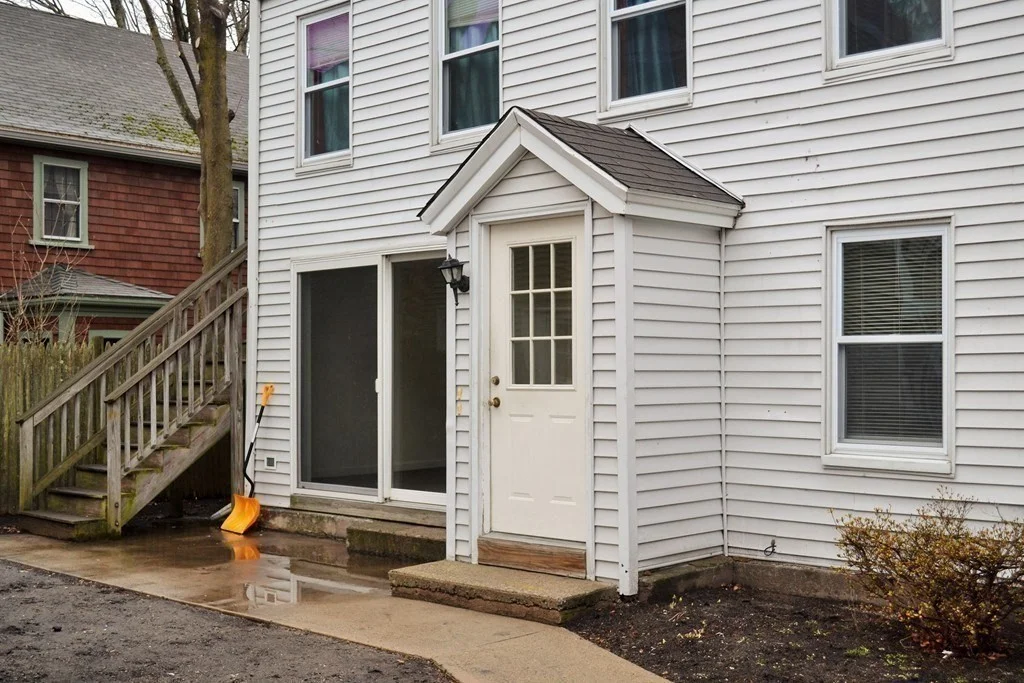 2 bed, 1 bath apartment for rent at 7 Harris St Unit 1R, Salem — photo 2 of 11