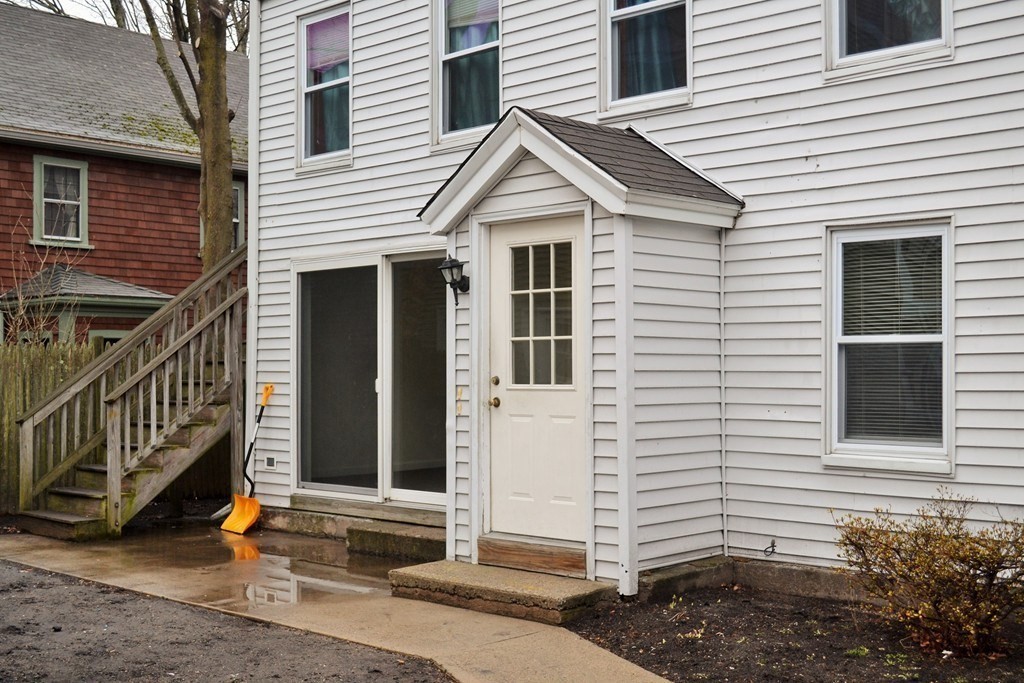 2 bed, 1 bath apartment for rent at 7 Harris St Unit 1R, Salem — photo 2 of 15