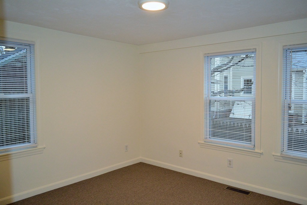2 bed, 1 bath apartment for rent at 7 Harris St Unit 1R, Salem — photo 10 of 15