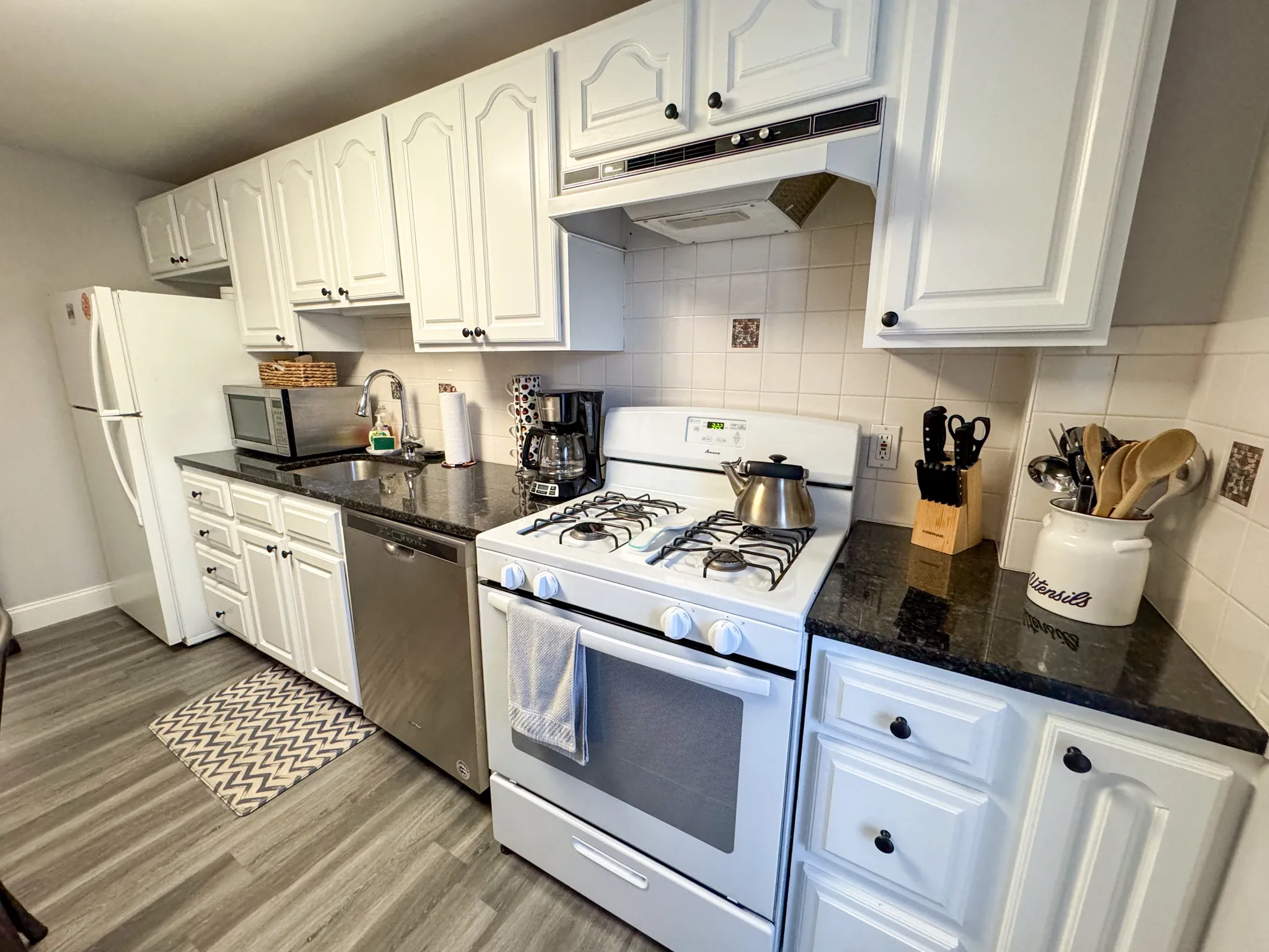 2 bed, 1 bath apartment for rent at 7 Harvard Sq Unit 3B, Brookline Village — photo 4 of 13