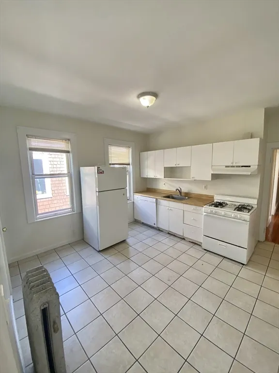 3 bed, 2 bath apartment for rent at 7 Harvard Ter Unit 2, Allston — photo 9 of 15