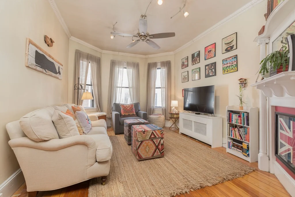 2 bed, 1 bath apartment for rent at 7 Hatch St Unit 1, South Boston