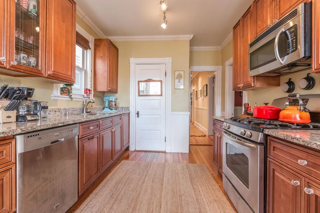 2 bed, 1 bath apartment for rent at 7 Hatch St Unit 1, South Boston — photo 4 of 14