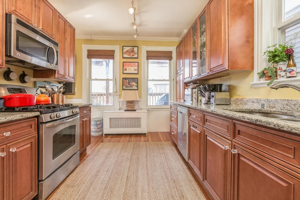 2 bed, 1 bath apartment for rent at 7 Hatch St Unit 1, South Boston — photo 3 of 14