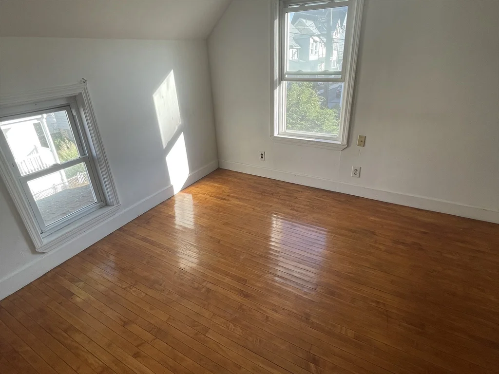 3 bed, 2 bath apartment for rent at 7 Henderson St, Magoun Square — photo 17 of 27