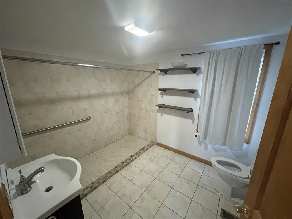 3 bed, 2 bath apartment for rent at 7 Henderson St, Magoun Square — photo 11 of 27