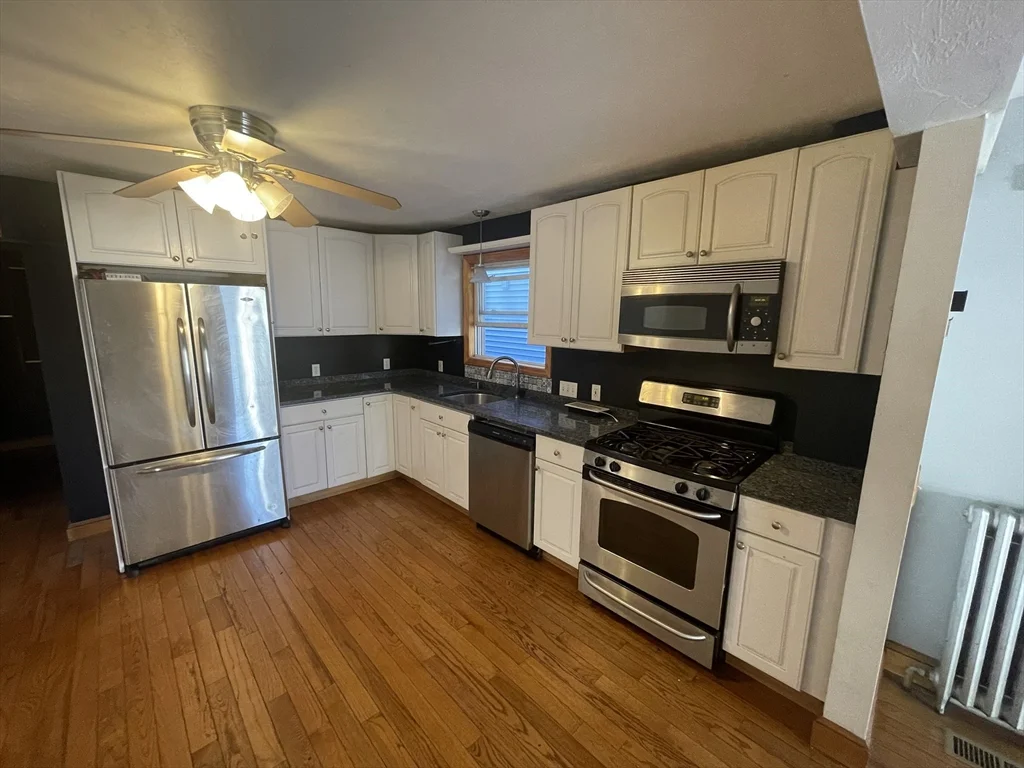 3 bed, 2 bath apartment for rent at 7 Henderson St, Magoun Square — photo 3 of 27