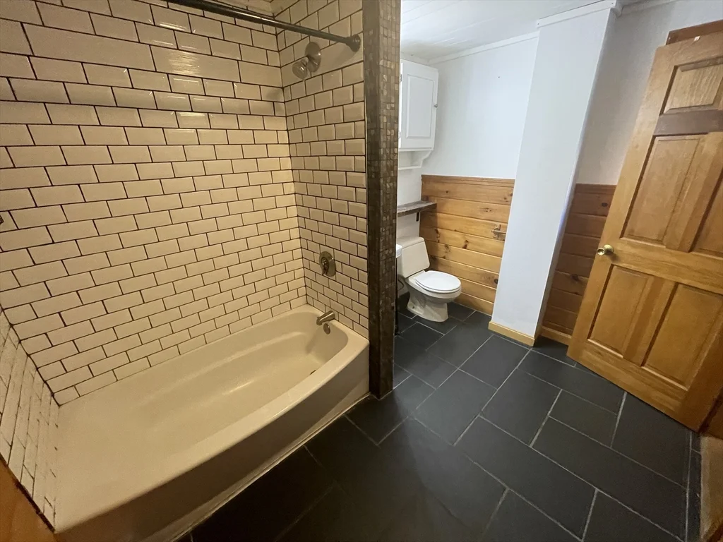 3 bed, 2 bath apartment for rent at 7 Henderson St, Magoun Square — photo 14 of 27