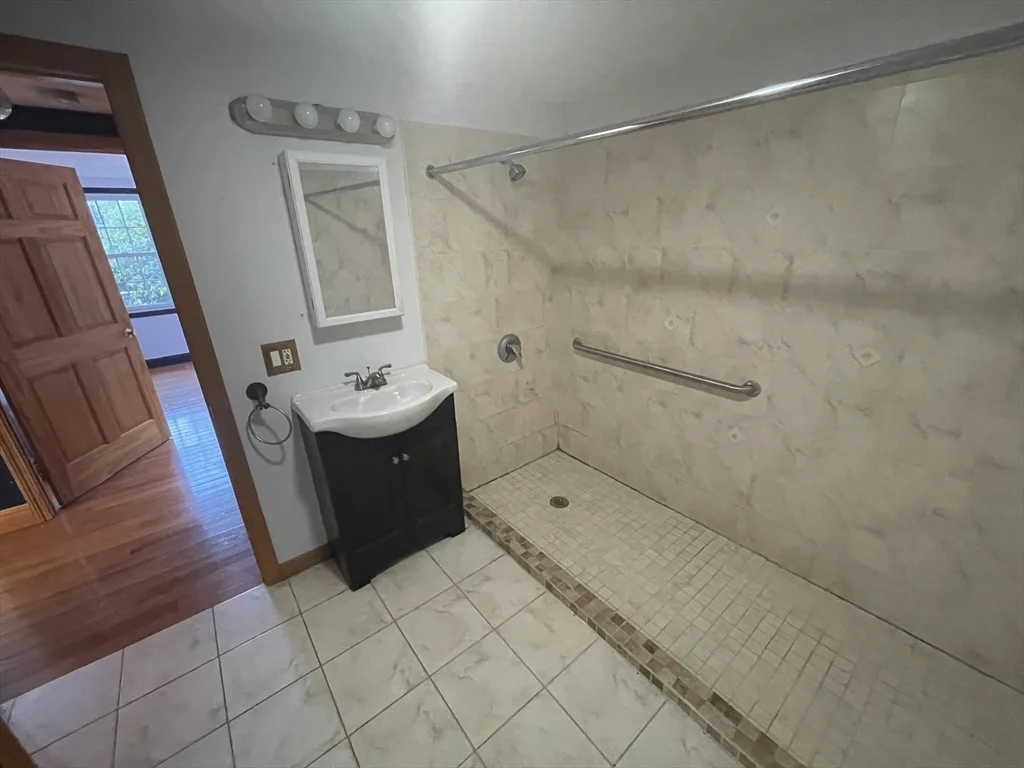 3 bed, 2 bath apartment for rent at 7 Henderson St, Magoun Square — photo 12 of 27