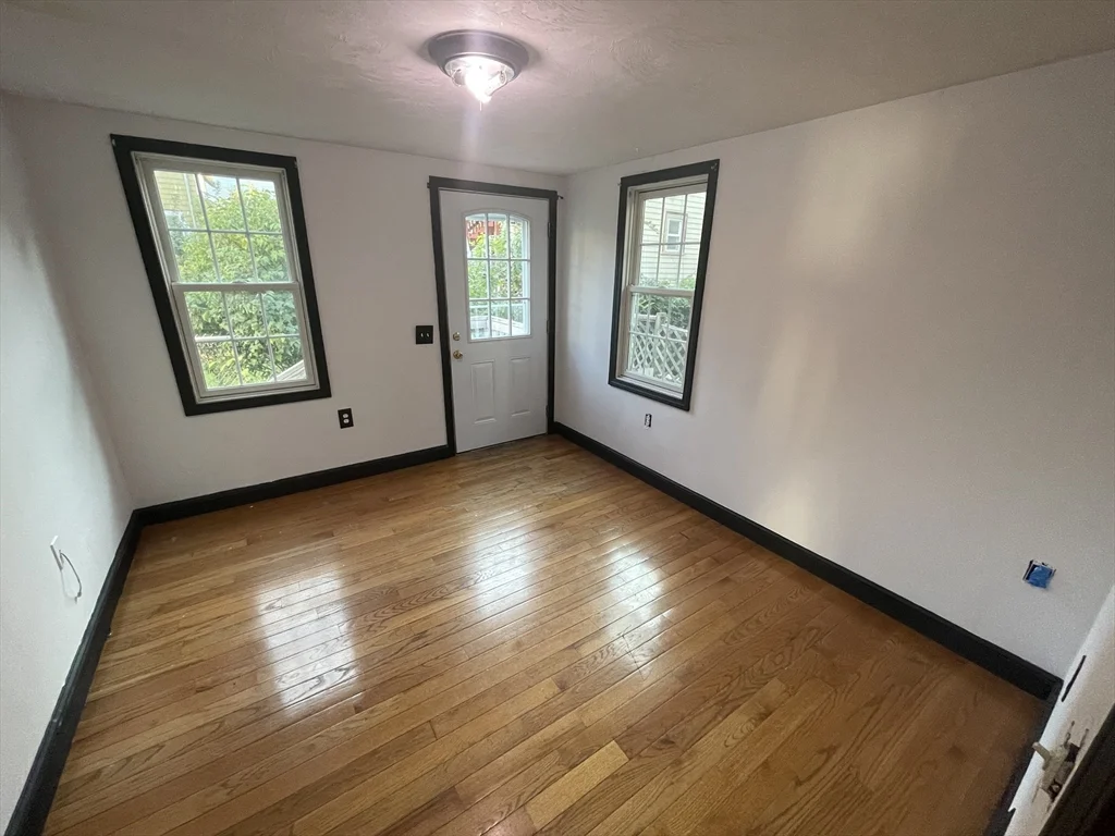3 bed, 2 bath apartment for rent at 7 Henderson St, Magoun Square — photo 8 of 27