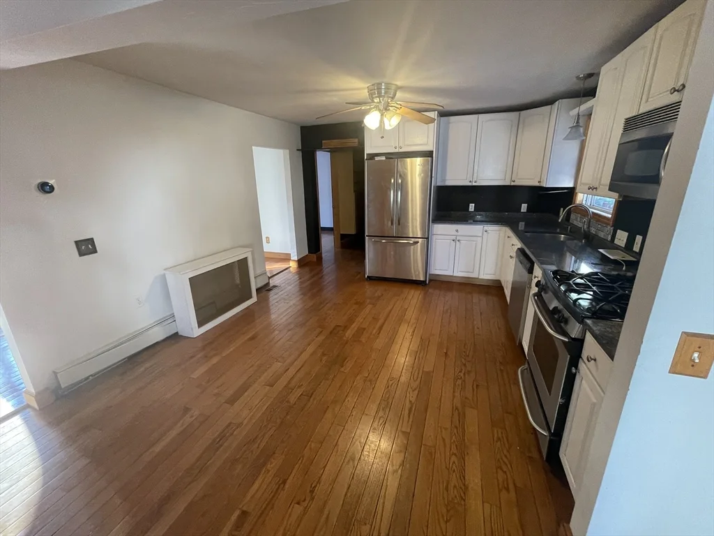 3 bed, 2 bath apartment for rent at 7 Henderson St, Magoun Square — photo 5 of 27