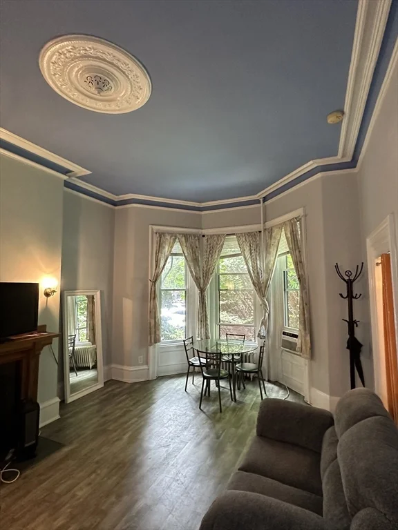 1 bed, 1 bath apartment for rent at 7 Hereford Unit 3, Back Bay — photo 4 of 16