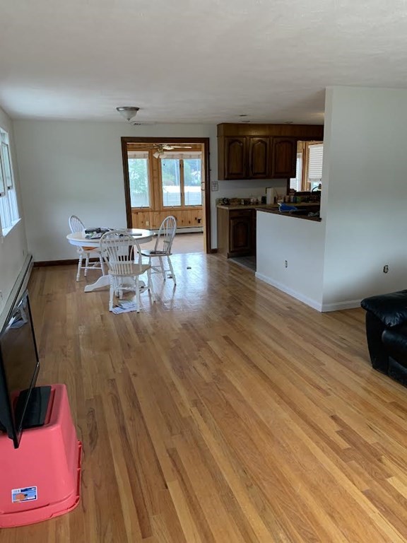 4 bed, 2 bath apartment for rent at 7 Heritage Way Unit 1, Burlington — photo 4 of 27
