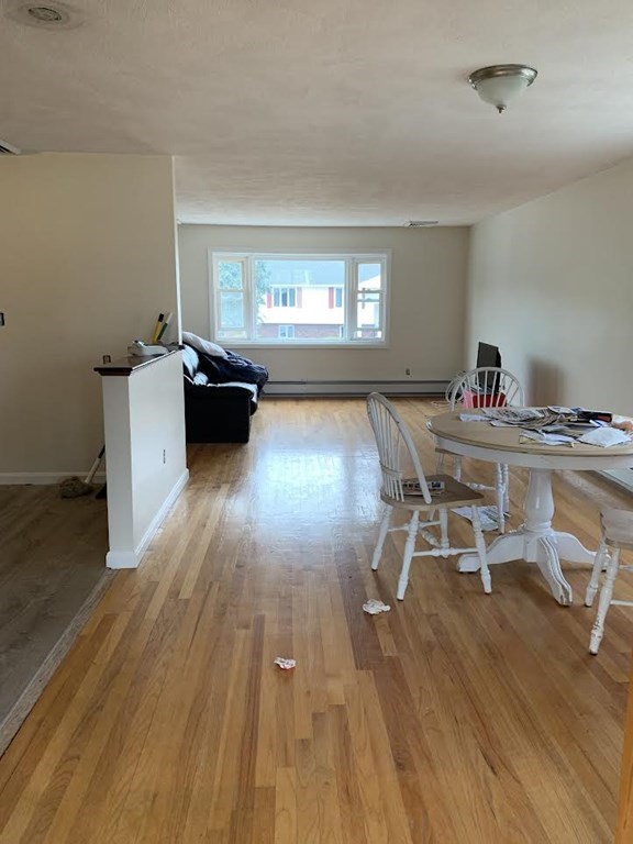 4 bed, 2 bath apartment for rent at 7 Heritage Way Unit 1, Burlington — photo 3 of 27