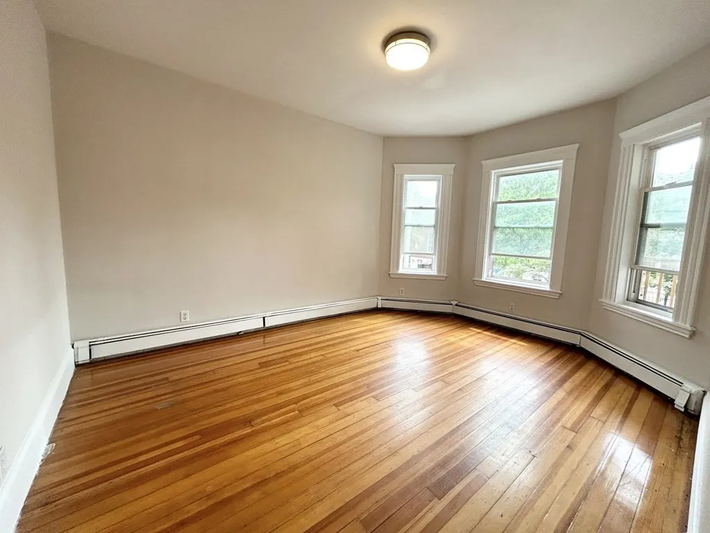 3 bed, 1 bath apartment for rent at 7 Hesston Ter Unit 1, Dorchester — photo 2 of 10