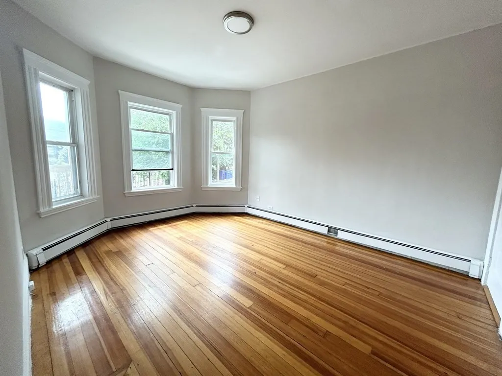 3 bed, 1 bath apartment for rent at 7 Hesston Ter Unit 1, Dorchester — photo 3 of 10