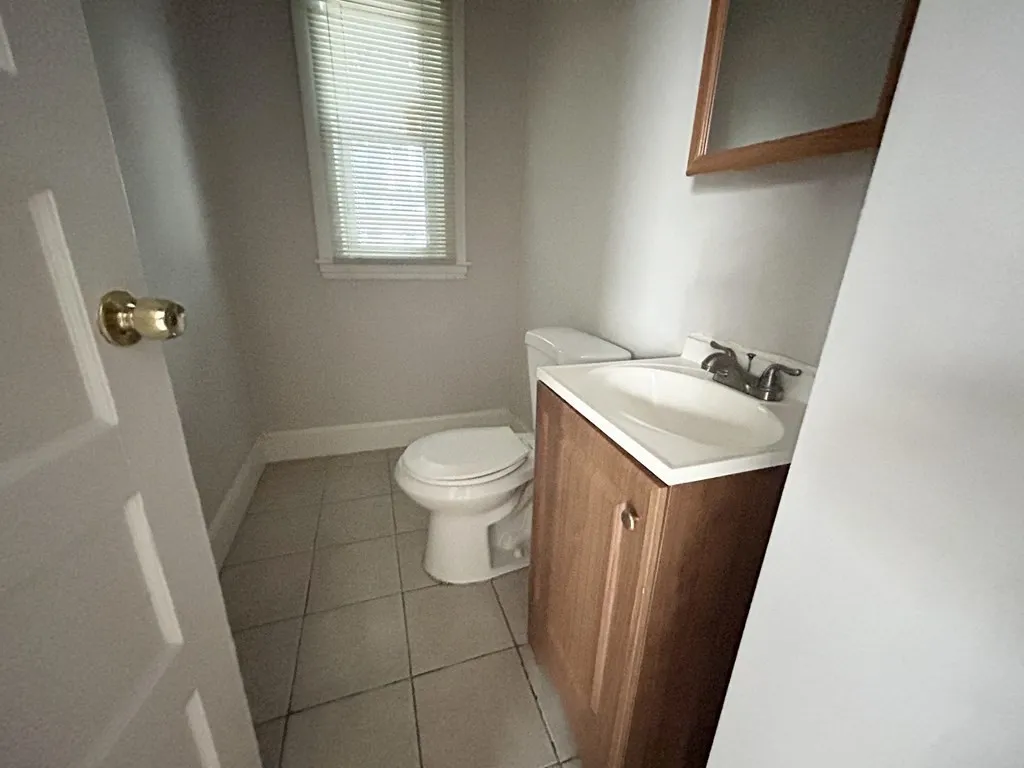 3 bed, 1 bath apartment for rent at 7 Hesston Ter Unit 1, Dorchester — photo 6 of 10
