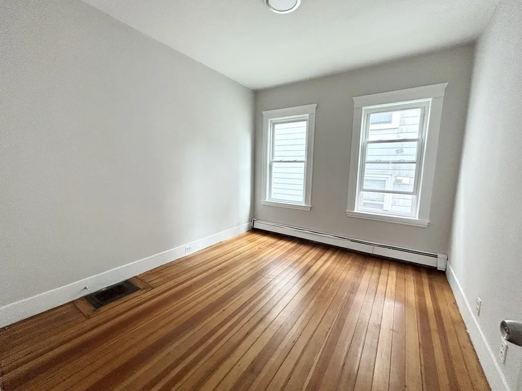3 bed, 1 bath apartment for rent at 7 Hesston Ter Unit 1, Dorchester — photo 4 of 10