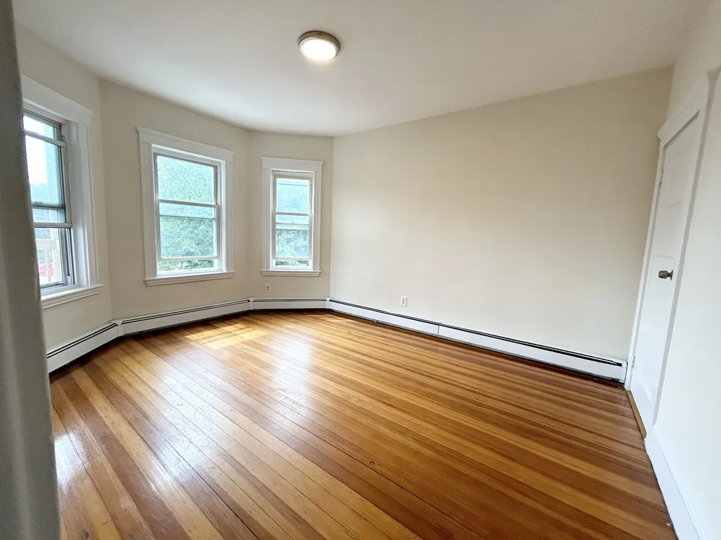 3 bed, 1 bath apartment for rent at 7 Hesston Ter Unit 2, Boston — photo 5 of 8