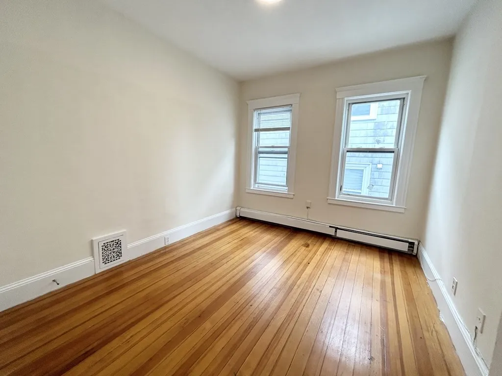 3 bed, 1 bath apartment for rent at 7 Hesston Ter Unit 2, Boston — photo 3 of 8