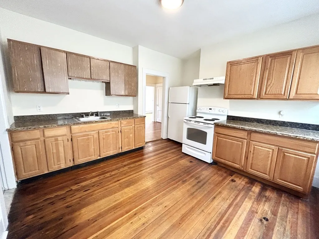 3 bed, 1 bath apartment for rent at 7 Hesston Ter Unit 2, Boston — photo 6 of 8