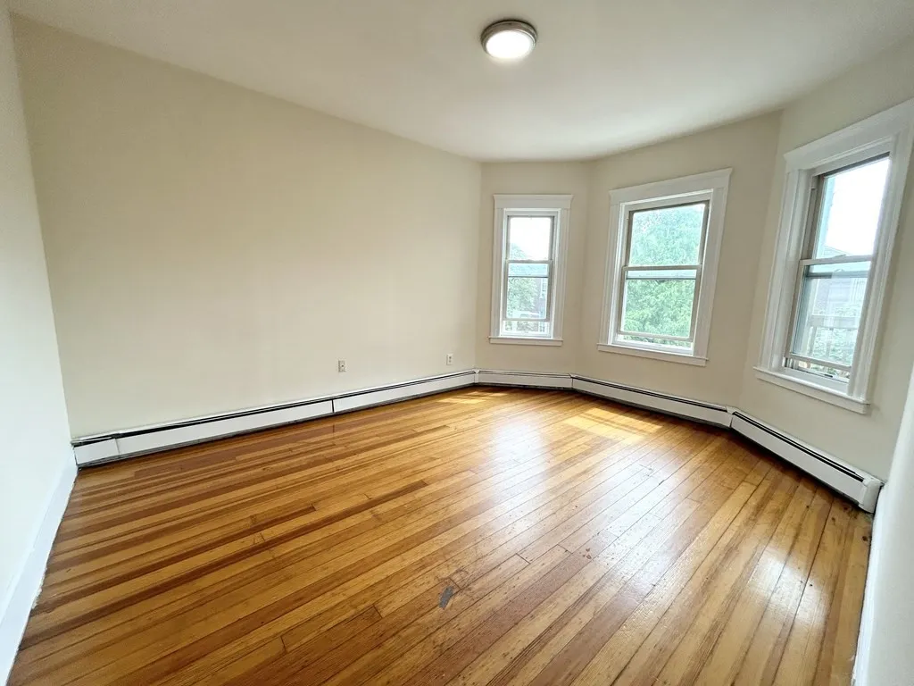 3 bed, 1 bath apartment for rent at 7 Hesston Ter Unit 2, Boston — photo 2 of 8