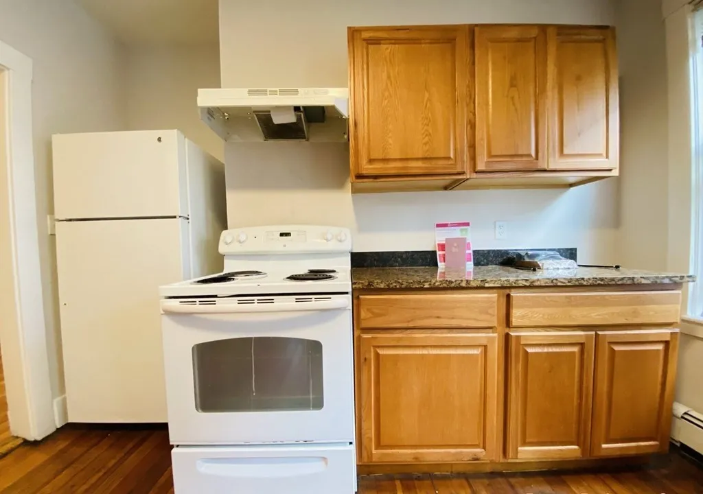 3 bed, 1 bath apartment for rent at 7 Hesston Ter Unit 3, Boston — photo 2 of 17