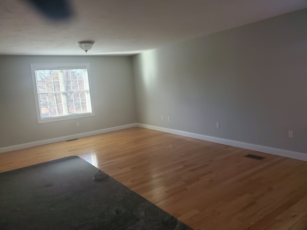 3 bed, 2 bath apartment for rent at 7 High St, Freetown — photo 22 of 27