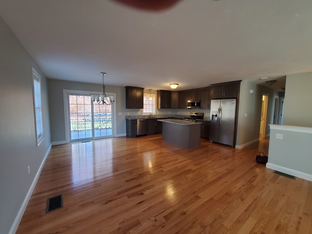 3 bed, 2 bath apartment for rent at 7 High St, Freetown — photo 18 of 27