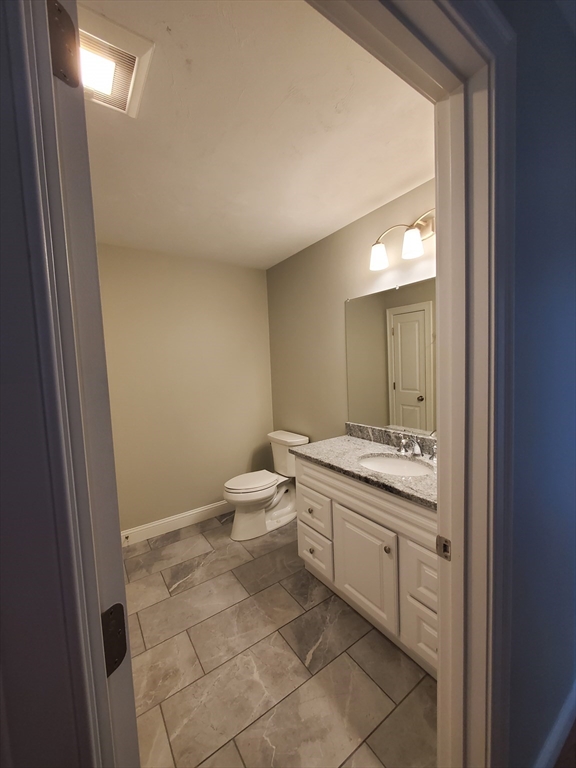 3 bed, 2 bath apartment for rent at 7 High St, Freetown — photo 14 of 27