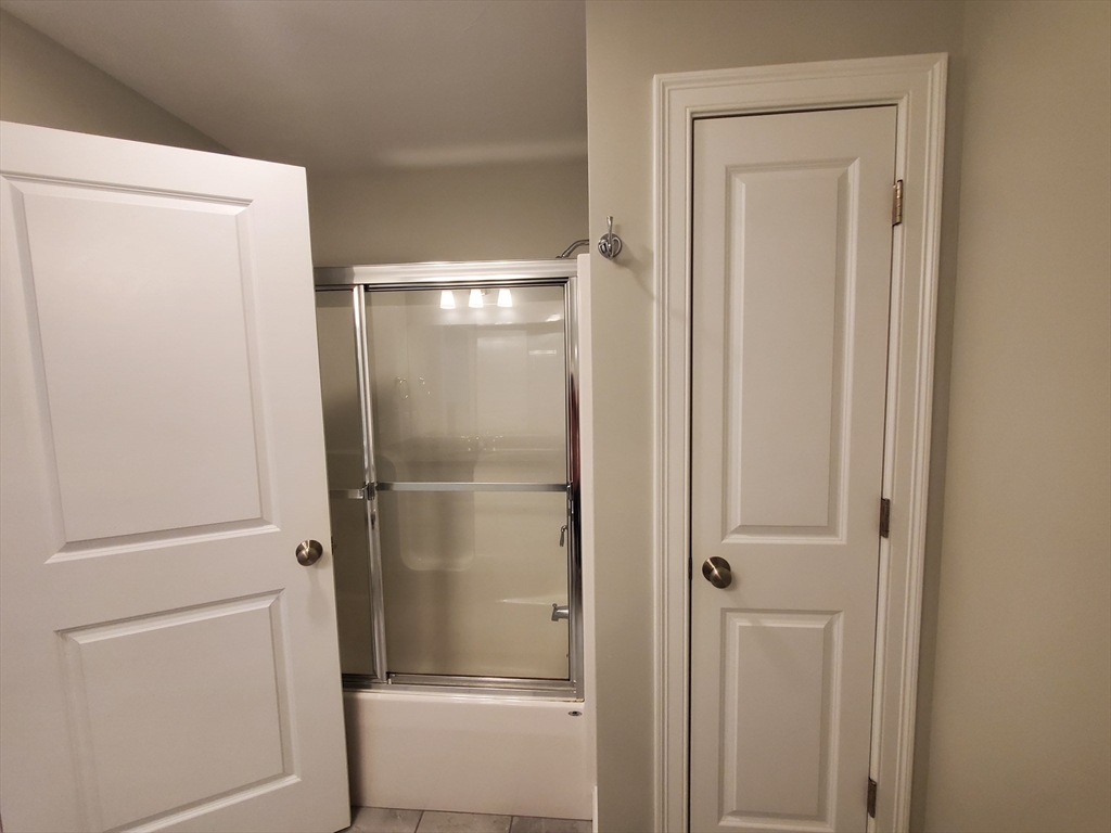 3 bed, 2 bath apartment for rent at 7 High St, Freetown — photo 13 of 27