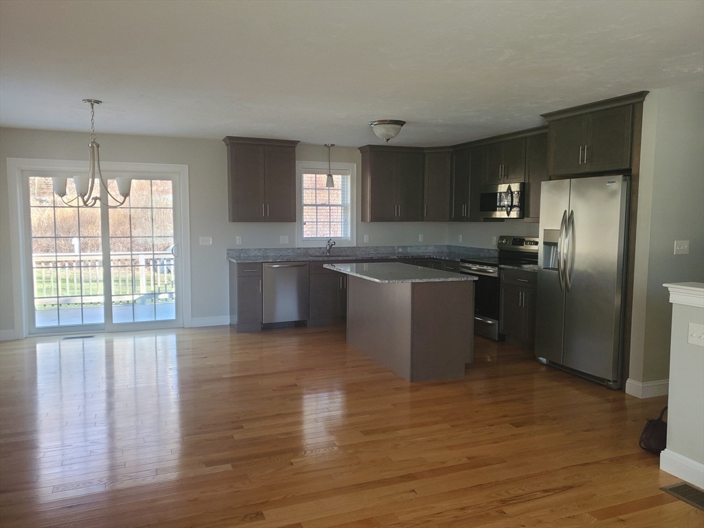 3 bed, 2 bath apartment for rent at 7 High St, Freetown — photo 21 of 27