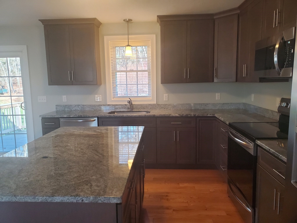 3 bed, 2 bath apartment for rent at 7 High St, Freetown — photo 19 of 27