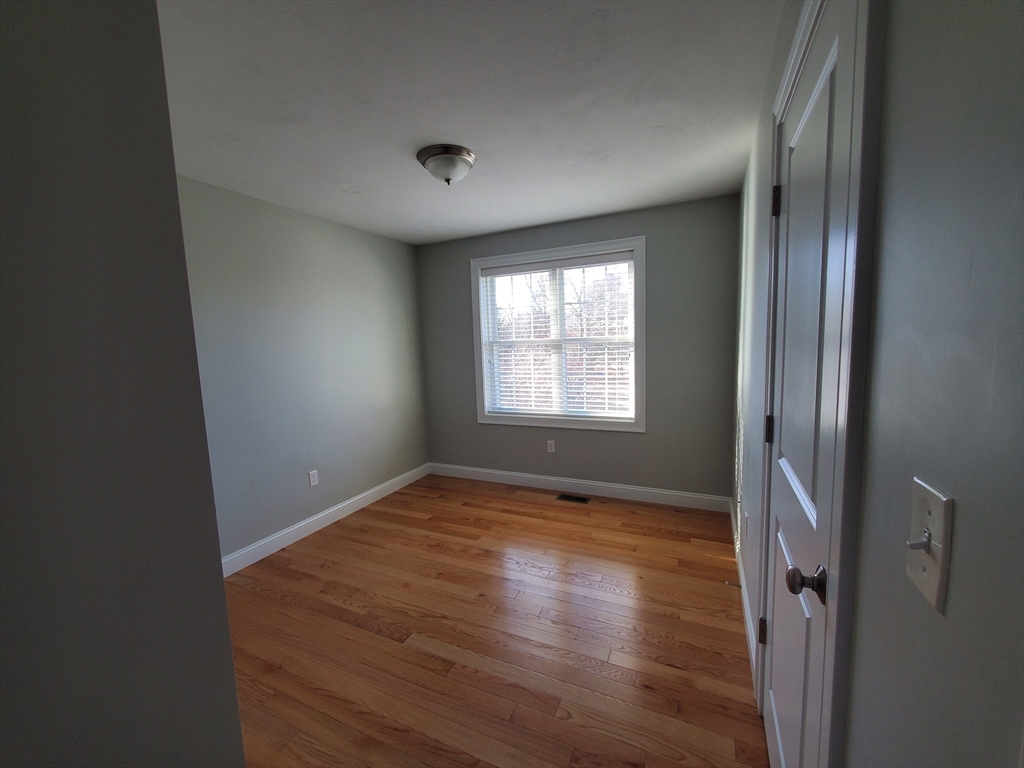 3 bed, 2 bath apartment for rent at 7 High St, Freetown — photo 10 of 27