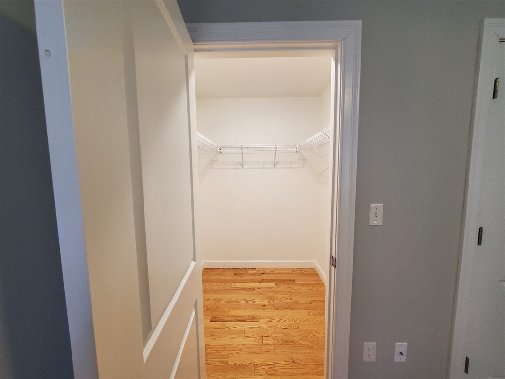 3 bed, 2 bath apartment for rent at 7 High St, Freetown — photo 8 of 27