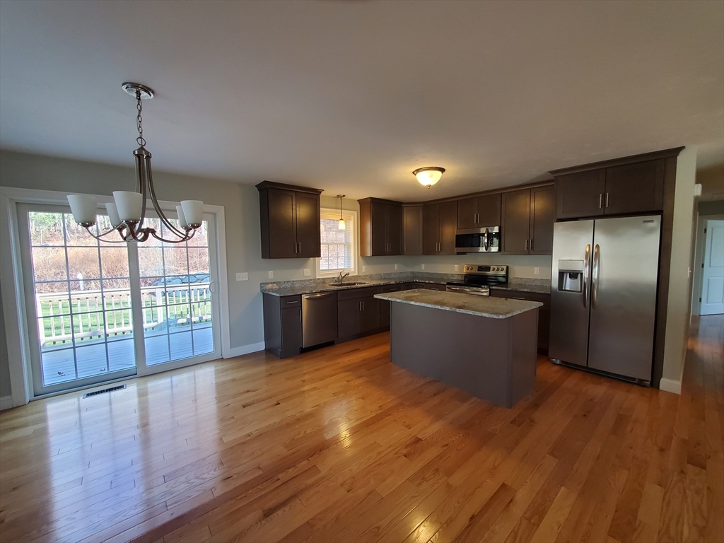 3 bed, 2 bath apartment for rent at 7 High St, Freetown — photo 17 of 27