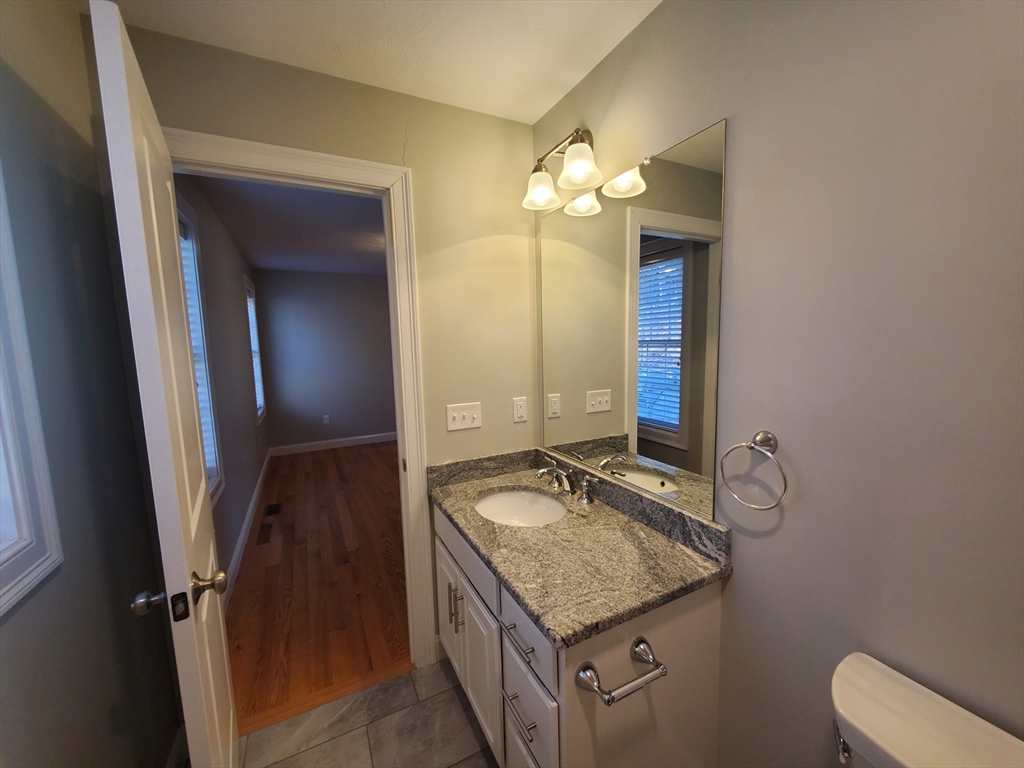3 bed, 2 bath apartment for rent at 7 High St, Freetown — photo 4 of 27