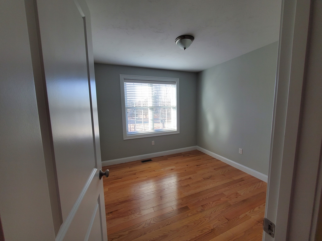 3 bed, 2 bath apartment for rent at 7 High St, Freetown — photo 11 of 27