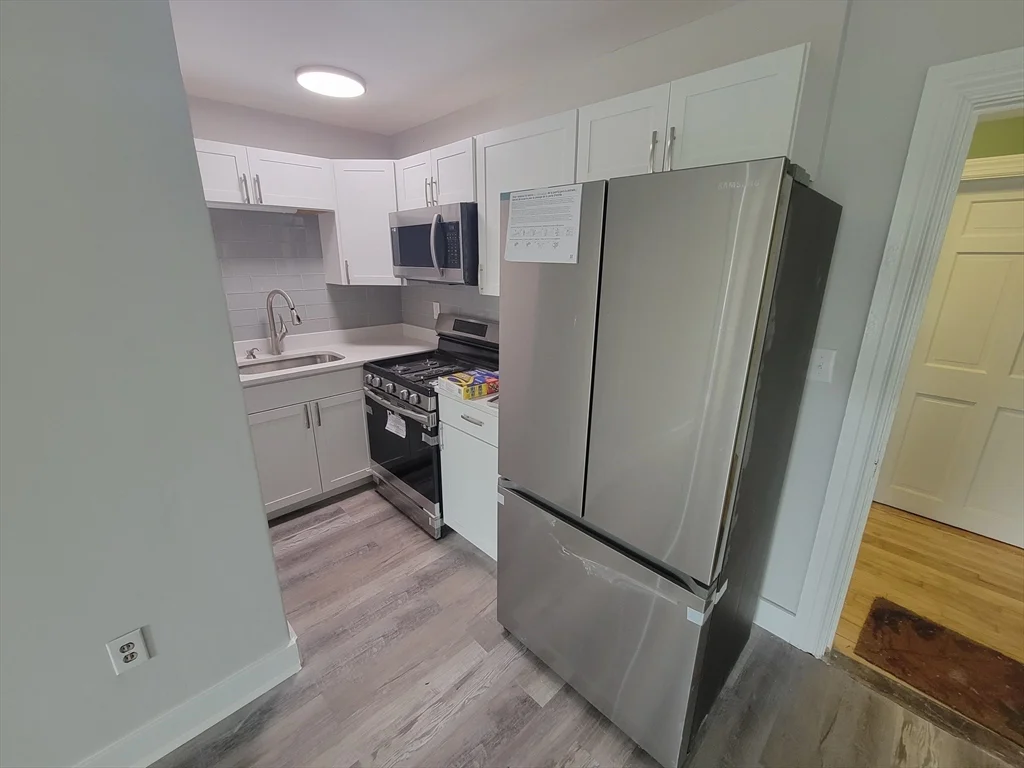 1 bed, 1 bath apartment for rent at 7 High St Unit 11, Clinton — photo 6 of 17