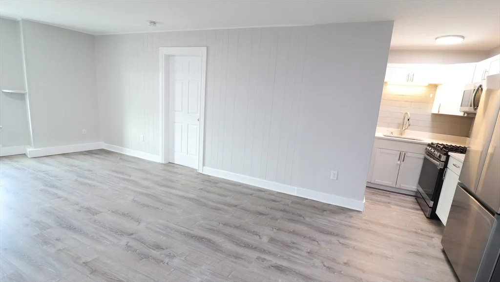 1 bed, 1 bath apartment for rent at 7 High St Unit 11, Clinton — photo 4 of 17