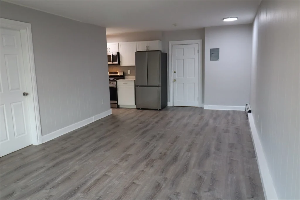 1 bed, 1 bath apartment for rent at 7 High St Unit 11, Clinton — photo 11 of 17